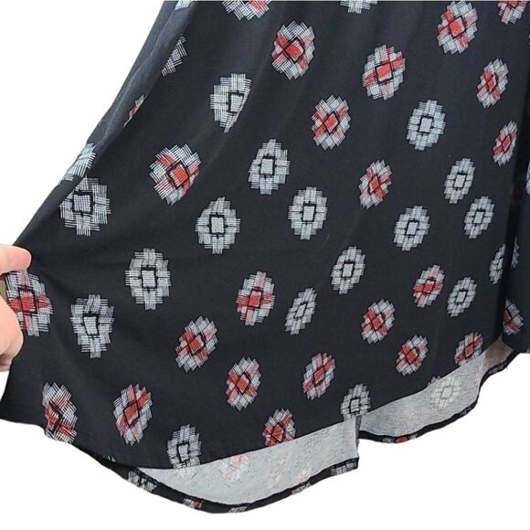 LuLaRoe Carly Dress XS 2/4 Black Floral Geo Print Jersey Knit Swing - Picture 3 of 11